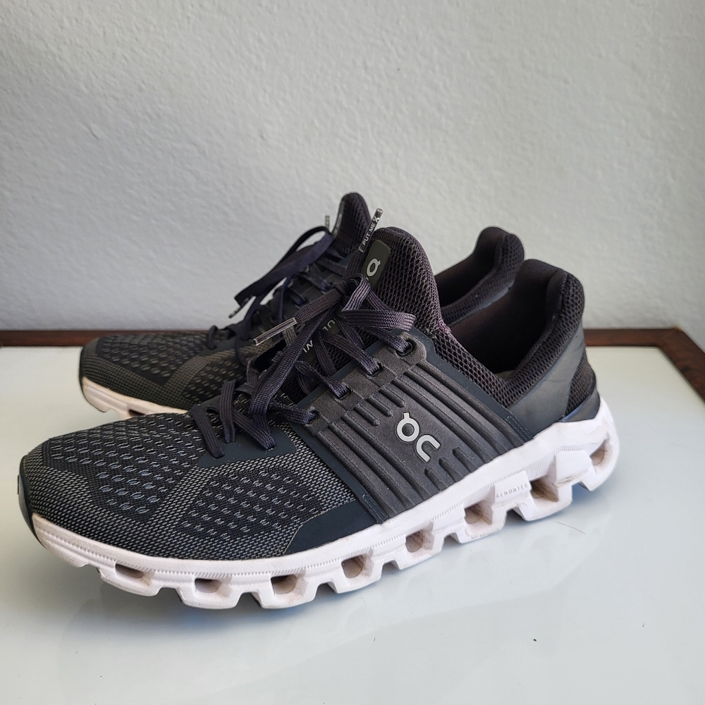 On cloud Cloudswift Sneakers in Black and White - Picture 12 of 16